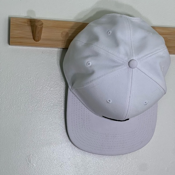 Men’s Jordan White and Black Cap new without tags no flaws - Picture 3 of 5